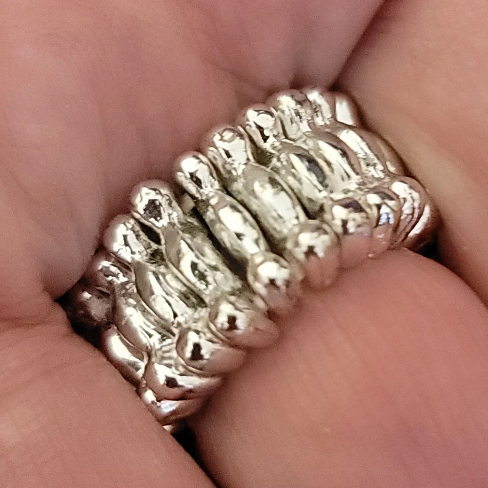 NWOT Vintage Floral Cluster Ring Adjustable Size with stretch